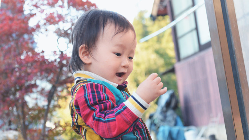 0歳の赤ちゃん写真を楽しく撮影する方法【生後7か月〜12か月編】